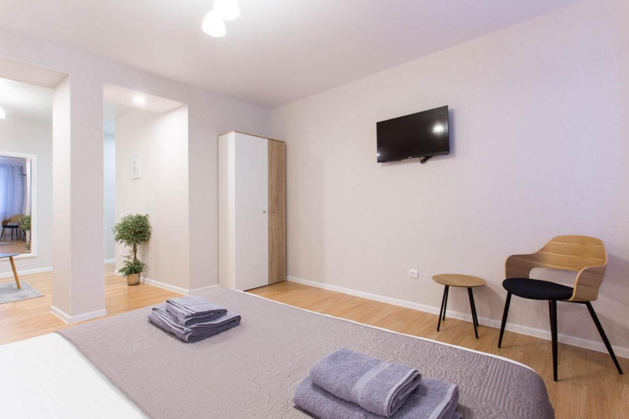 Apartment In The City Center - Gimnasiyna Naberezhna 24A-1 Charkiw Exterior foto