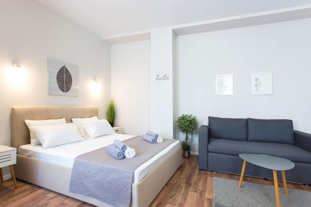 Apartment In The City Center - Gimnasiyna Naberezhna 24A-1 Charkiw Exterior foto