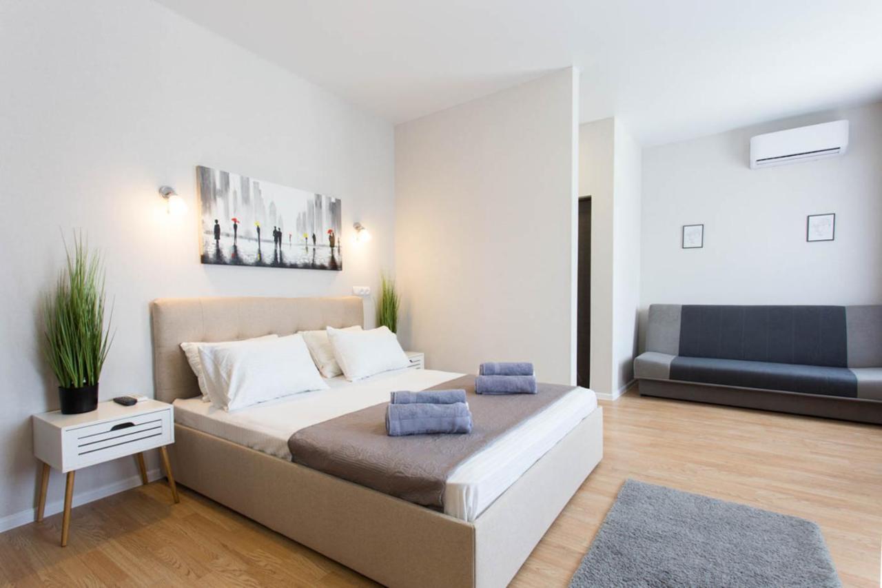 Apartment In The City Center - Gimnasiyna Naberezhna 24A-1 Charkiw Exterior foto