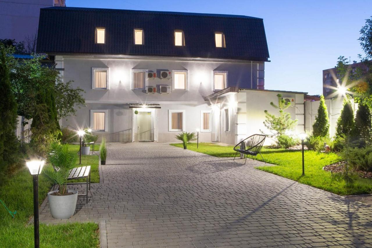 Apartment In The City Center - Gimnasiyna Naberezhna 24A-1 Charkiw Exterior foto