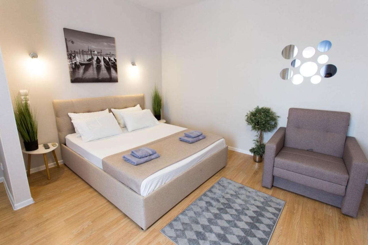 Apartment In The City Center - Gimnasiyna Naberezhna 24A-1 Charkiw Exterior foto