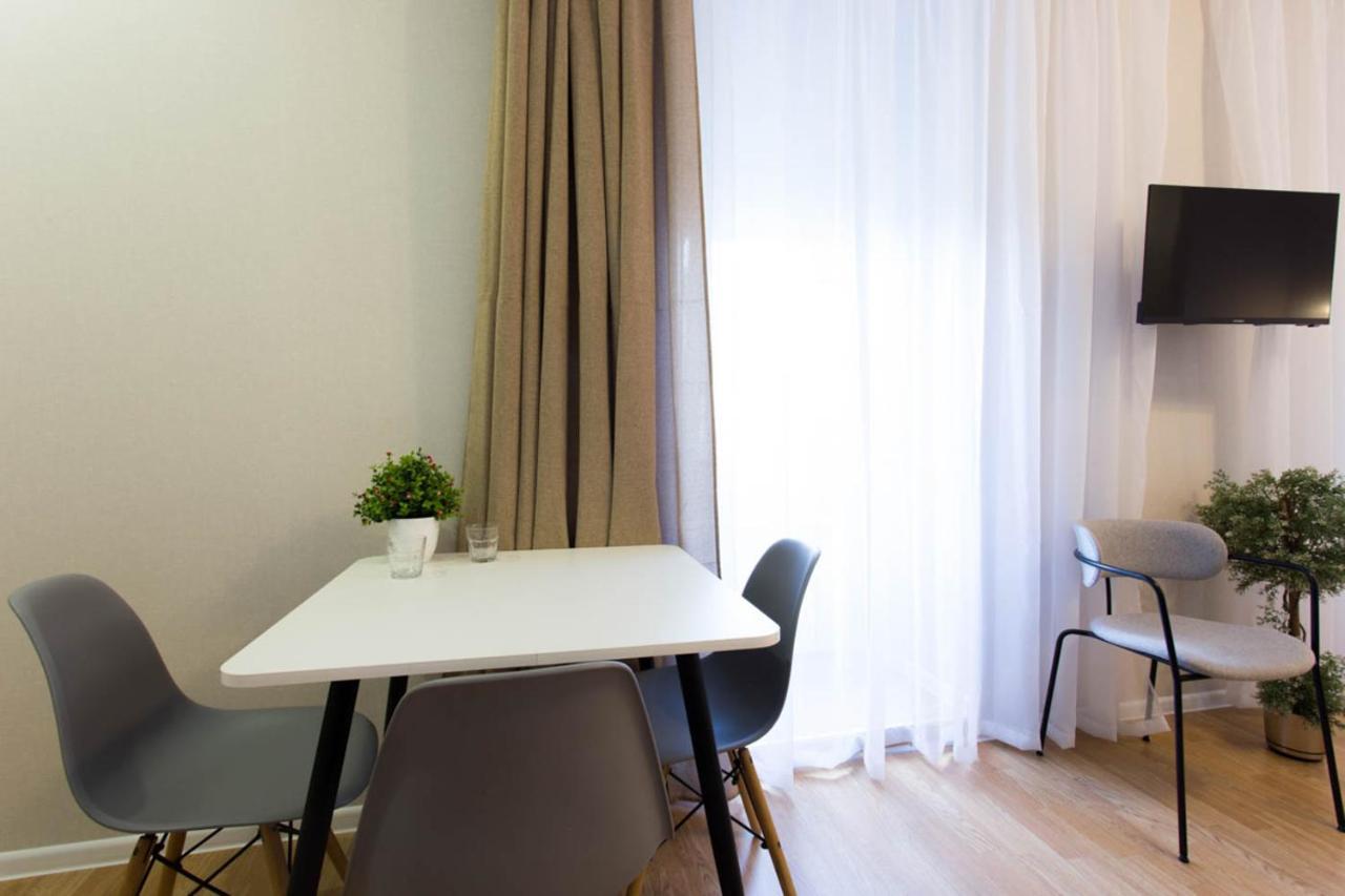 Apartment In The City Center - Gimnasiyna Naberezhna 24A-1 Charkiw Exterior foto