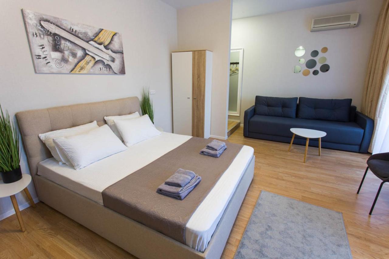 Apartment In The City Center - Gimnasiyna Naberezhna 24A-1 Charkiw Exterior foto