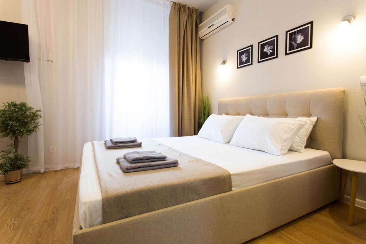 Apartment In The City Center - Gimnasiyna Naberezhna 24A-1 Charkiw Exterior foto